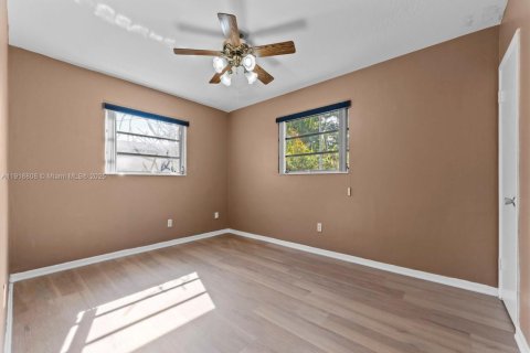 House in Cutler Bay, Florida 3 bedrooms, 130.43 sq.m. № 1974758 - photo 19