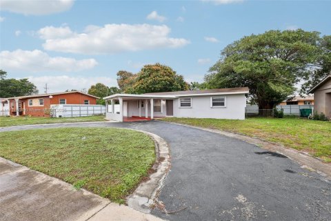 House in Miami Gardens, Florida 3 bedrooms, 106.84 sq.m. № 1728809 - photo 30