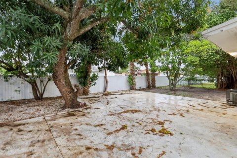 House in Miami Gardens, Florida 3 bedrooms, 106.84 sq.m. № 1728809 - photo 23