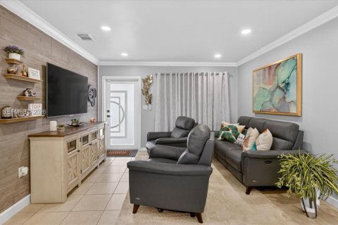 Villa ou maison à vendre à Miami, Floride: 4 chambres, 111.67 m2 № 2024783 - photo 9