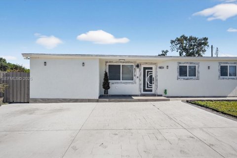 Villa ou maison à vendre à Miami, Floride: 4 chambres, 111.67 m2 № 2024783 - photo 5