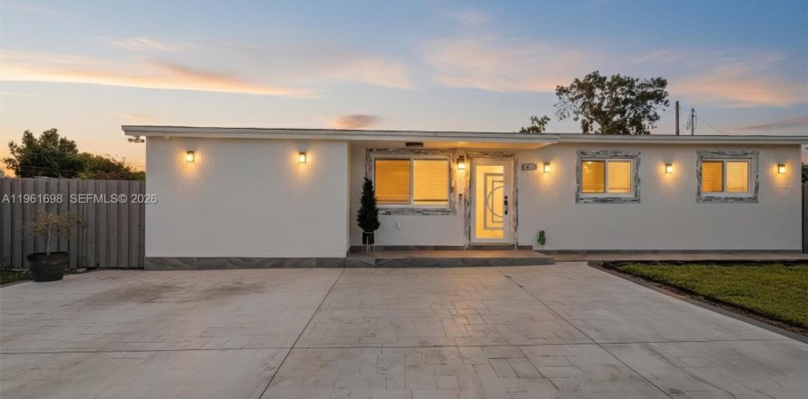 Villa ou maison à Miami, Floride 4 chambres, 111.67 m2 № 2024783