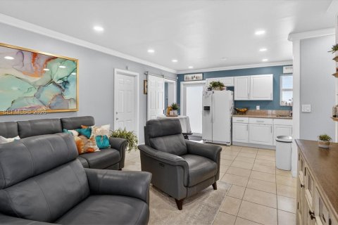 Villa ou maison à vendre à Miami, Floride: 4 chambres, 111.67 m2 № 2024783 - photo 8