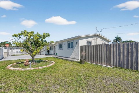 Villa ou maison à vendre à Miami, Floride: 4 chambres, 111.67 m2 № 2024783 - photo 7