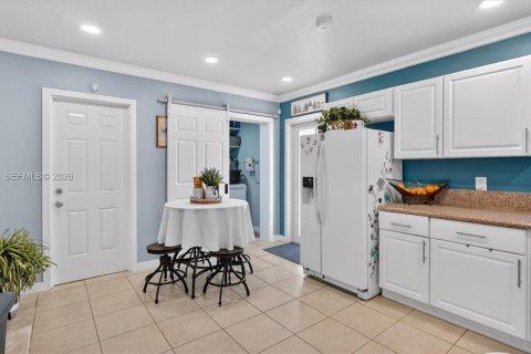 Villa ou maison à vendre à Miami, Floride: 4 chambres, 111.67 m2 № 2024783 - photo 13