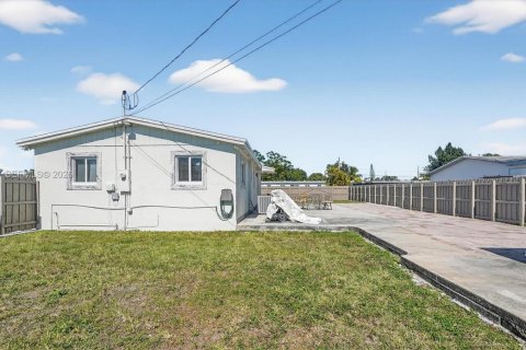 Villa ou maison à vendre à Miami, Floride: 4 chambres, 111.67 m2 № 2024783 - photo 28