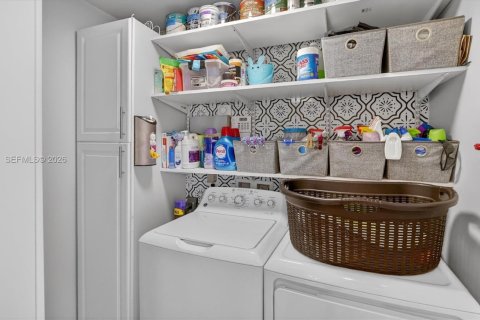 Villa ou maison à vendre à Miami, Floride: 4 chambres, 111.67 m2 № 2024783 - photo 21