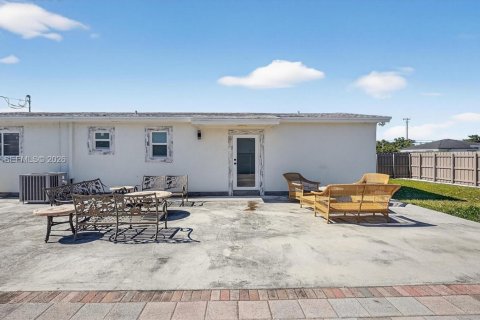 Villa ou maison à vendre à Miami, Floride: 4 chambres, 111.67 m2 № 2024783 - photo 26
