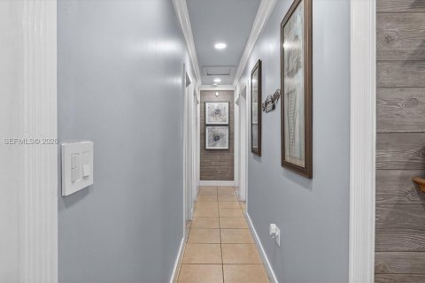 Villa ou maison à vendre à Miami, Floride: 4 chambres, 111.67 m2 № 2024783 - photo 14