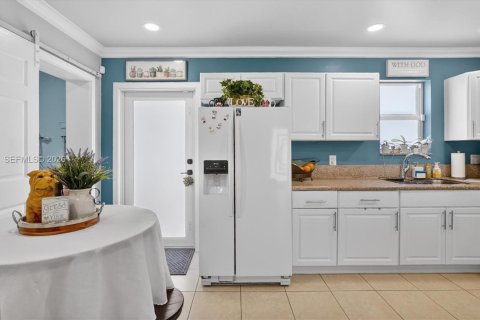 Villa ou maison à vendre à Miami, Floride: 4 chambres, 111.67 m2 № 2024783 - photo 12