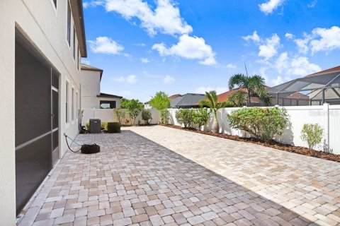 House in Riverview, Florida 5 bedrooms, 326.09 sq.m. № 1919152 - photo 30