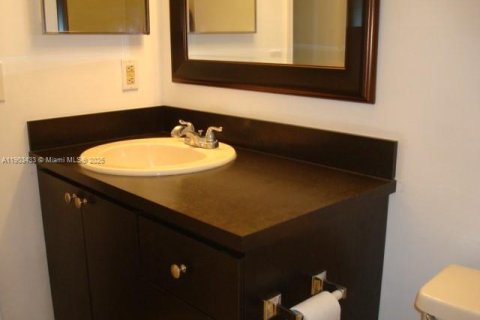Condominio en alquiler en Hialeah, Florida, 3 dormitorios, 102.19 m2 № 2059882 - foto 6
