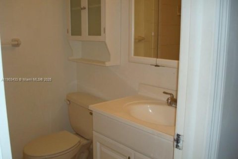 Condominio en alquiler en Hialeah, Florida, 3 dormitorios, 102.19 m2 № 2059882 - foto 4