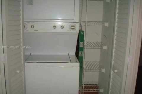 Condominio en alquiler en Hialeah, Florida, 3 dormitorios, 102.19 m2 № 2059882 - foto 5