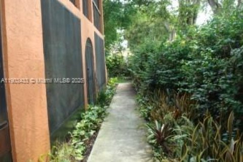 Condominio en alquiler en Hialeah, Florida, 3 dormitorios, 102.19 m2 № 2059882 - foto 15
