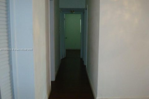 Condominio en alquiler en Hialeah, Florida, 3 dormitorios, 102.19 m2 № 2059882 - foto 3