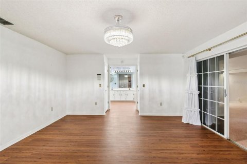 House in Plant City, Florida 4 bedrooms, 347.55 sq.m. № 1853248 - photo 8