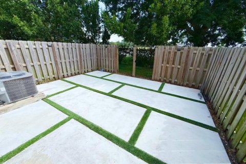 Townhouse in Miami, Florida 3 bedrooms, 142.98 sq.m. № 2172104 - photo 6