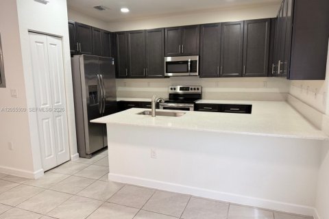 Townhouse in Miami, Florida 3 bedrooms, 142.98 sq.m. № 2172104 - photo 4