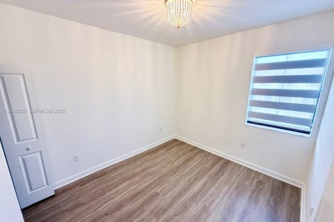 Townhouse in Miami, Florida 3 bedrooms, 142.98 sq.m. № 2172104 - photo 13