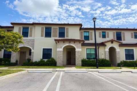 Townhouse in Miami, Florida 3 bedrooms, 142.98 sq.m. № 2172104