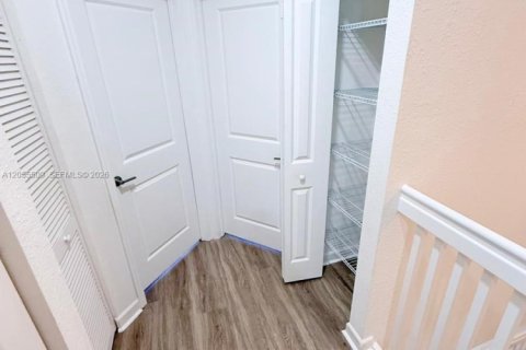 Townhouse in Miami, Florida 3 bedrooms, 142.98 sq.m. № 2172104 - photo 20