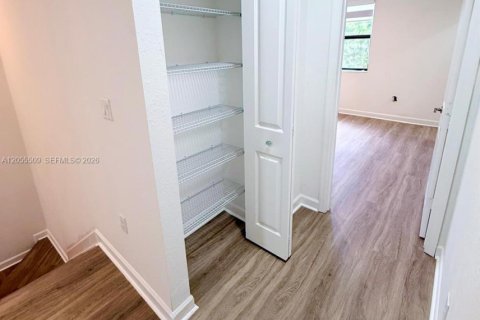 Townhouse in Miami, Florida 3 bedrooms, 142.98 sq.m. № 2172104 - photo 19