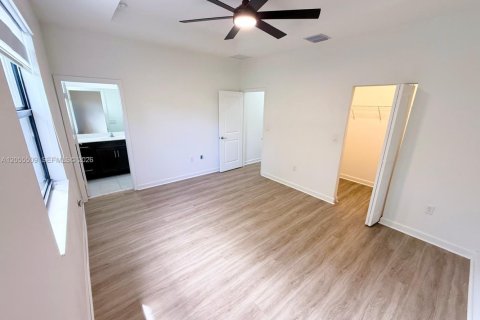 Townhouse in Miami, Florida 3 bedrooms, 142.98 sq.m. № 2172104 - photo 9