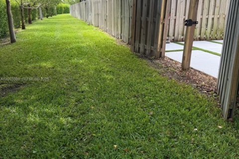Townhouse in Miami, Florida 3 bedrooms, 142.98 sq.m. № 2172104 - photo 21