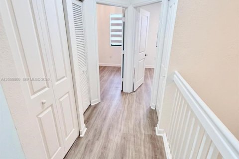 Townhouse in Miami, Florida 3 bedrooms, 142.98 sq.m. № 2172104 - photo 18