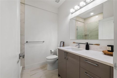 Duplex in Tampa, Florida 6 bedrooms, 251.95 sq.m. № 1662244 - photo 11