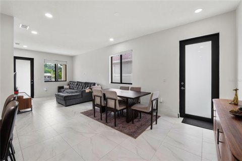 Duplex in Tampa, Florida 6 bedrooms, 251.95 sq.m. № 1662244 - photo 27