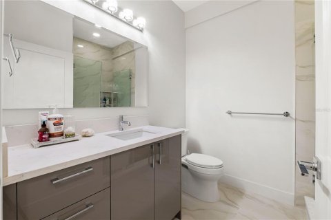 Duplex in Tampa, Florida 6 bedrooms, 251.95 sq.m. № 1662244 - photo 14