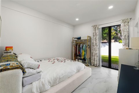 Duplex in Tampa, Florida 6 bedrooms, 251.95 sq.m. № 1662244 - photo 17