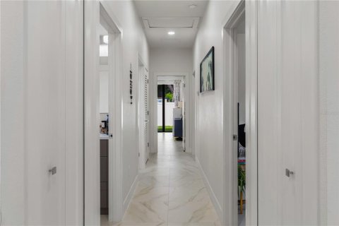 Duplex in Tampa, Florida 6 bedrooms, 251.95 sq.m. № 1662244 - photo 10