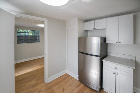Commercial property in Tampa, Florida 4 bedrooms, 126.9 sq.m. № 2111878 - photo 19