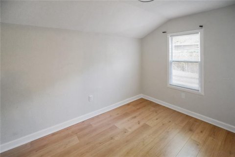 Commercial property in Tampa, Florida 4 bedrooms, 126.9 sq.m. № 2111878 - photo 12
