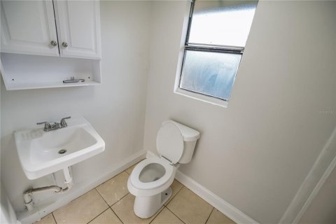 Commercial property in Tampa, Florida 4 bedrooms, 126.9 sq.m. № 2111878 - photo 22