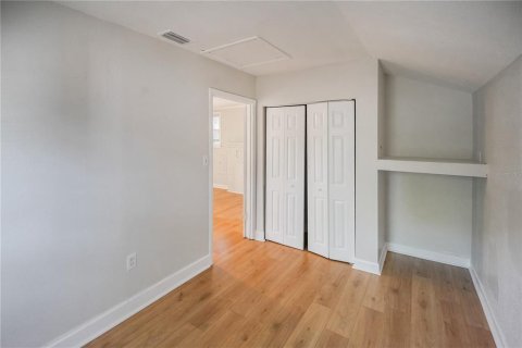 Commercial property in Tampa, Florida 4 bedrooms, 126.9 sq.m. № 2111878 - photo 13