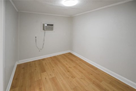Commercial property in Tampa, Florida 4 bedrooms, 126.9 sq.m. № 2111878 - photo 25