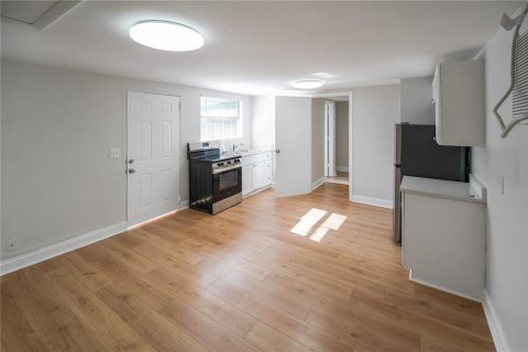 Commercial property in Tampa, Florida 4 bedrooms, 126.9 sq.m. № 2111878 - photo 17