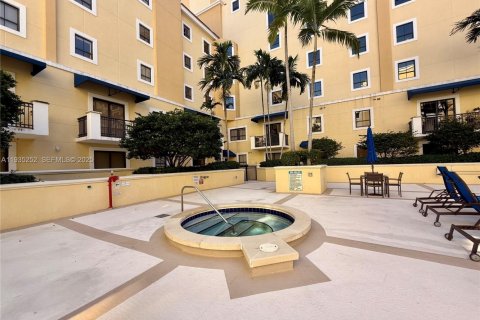 Condominio en alquiler en Miami, Florida, 2 dormitorios, 112.32 m2 № 1993659 - foto 14