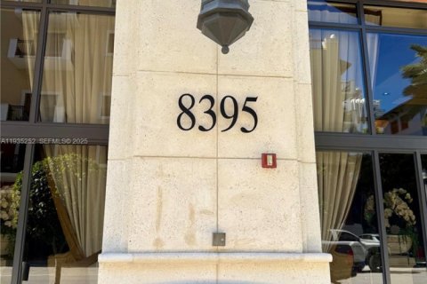 Condominio en alquiler en Miami, Florida, 2 dormitorios, 112.32 m2 № 1993659 - foto 2