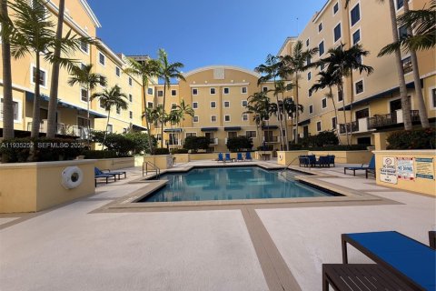 Condominio en alquiler en Miami, Florida, 2 dormitorios, 112.32 m2 № 1993659 - foto 10