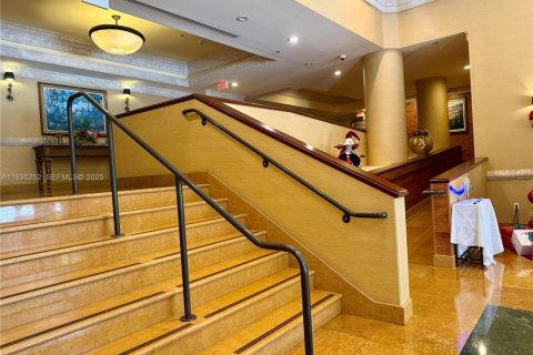 Condominio en alquiler en Miami, Florida, 2 dormitorios, 112.32 m2 № 1993659 - foto 5