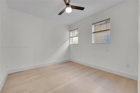 Condominio en venta en Miami Beach, Florida, 2 dormitorios, 74.32 m2 № 2030874 - foto 12