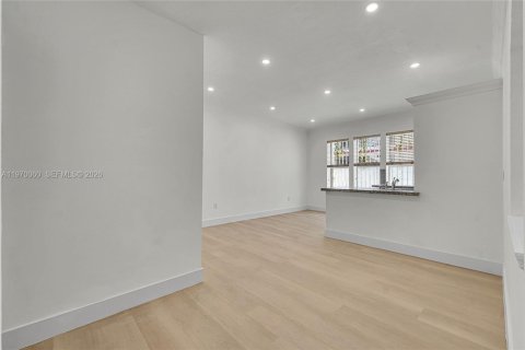 Condominio en venta en Miami Beach, Florida, 2 dormitorios, 74.32 m2 № 2030874 - foto 9