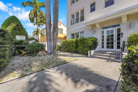 Condominio en venta en Miami Beach, Florida, 2 dormitorios, 74.32 m2 № 2030874 - foto 21