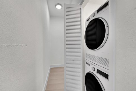 Condominio en venta en Miami Beach, Florida, 2 dormitorios, 74.32 m2 № 2030874 - foto 18