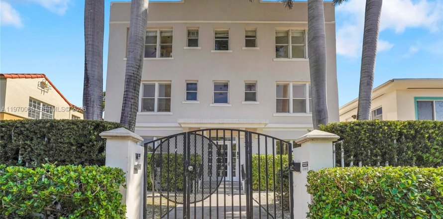 Condominio en Miami Beach, Florida, 2 dormitorios № 2030874